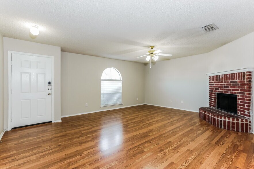 Building Photo - 617 Sawyer Dr