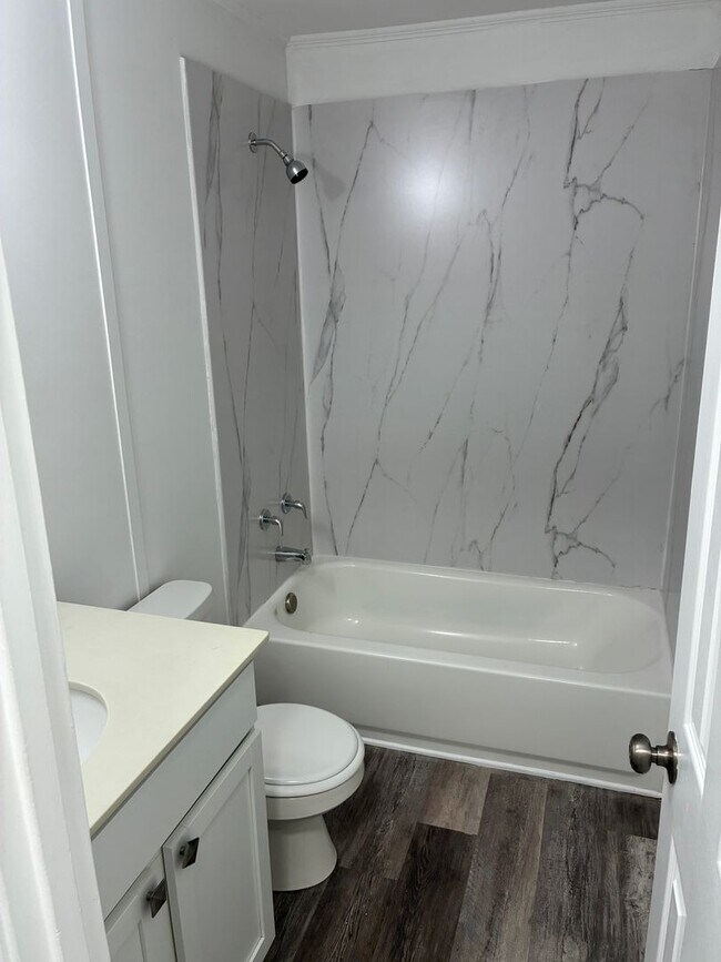 Building Photo - 1415 Memorial Park Rd