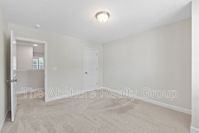 Building Photo - 35 Village Edge Dr