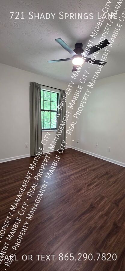 Building Photo - 721 Shady Springs Ln