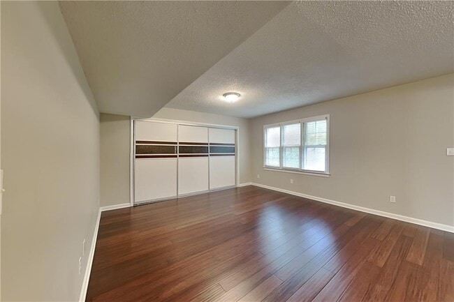 Building Photo - 629 Driftwood Dr