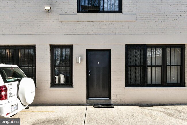 Building Photo - 2630 Adams Mill Rd NW