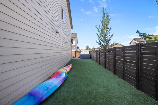 Building Photo - 20646 SE Gemstone Ave