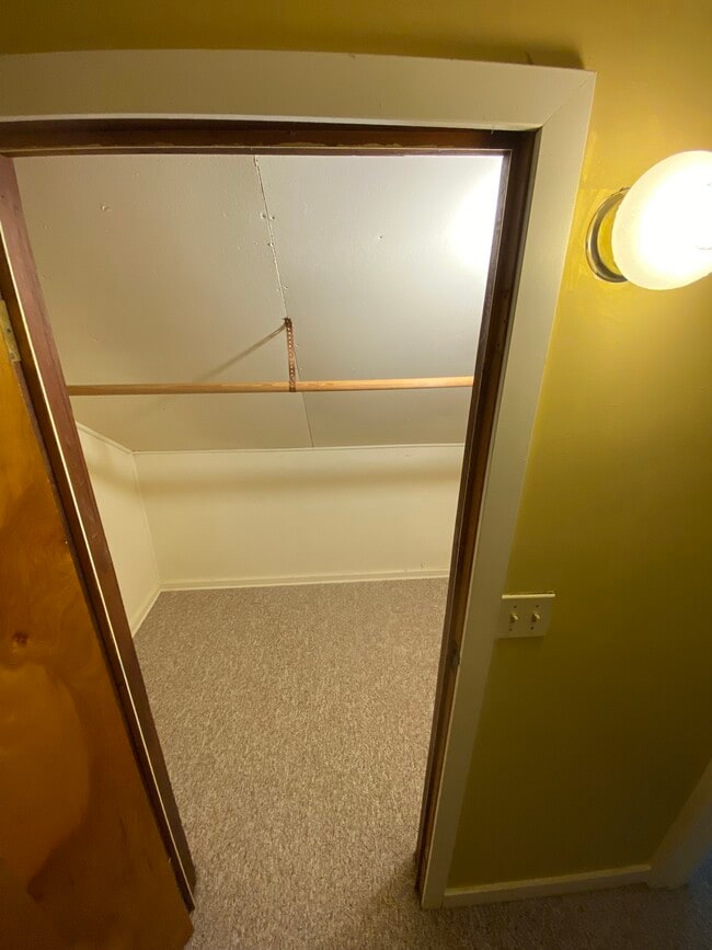 Building Photo - 7932 Violet Dr