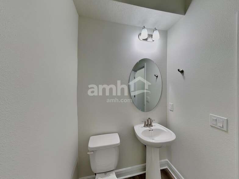 Building Photo - 1388 Sky Lks Dr