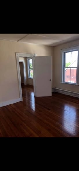 Building Photo - 148 Main St