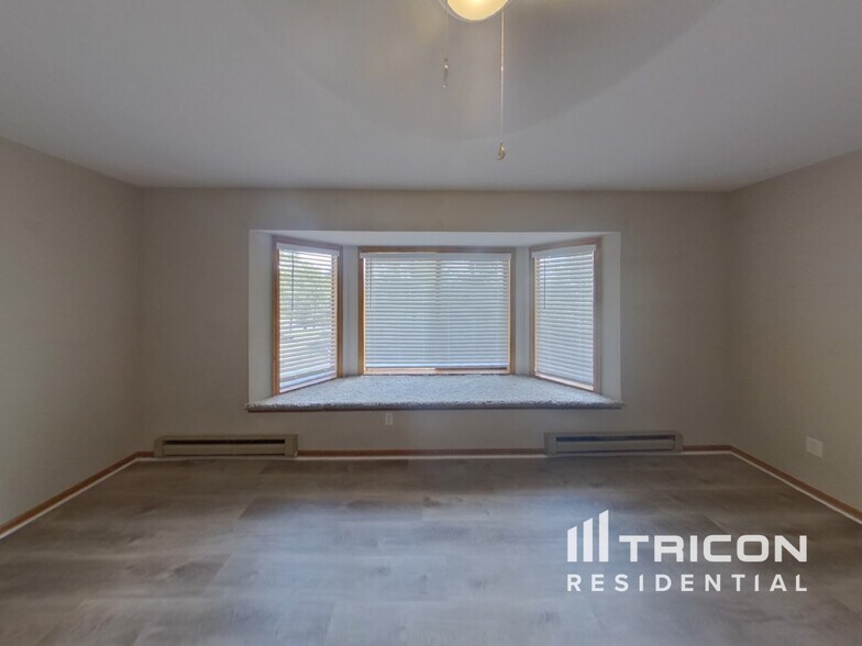 Building Photo - 820 Woodmoor Dr