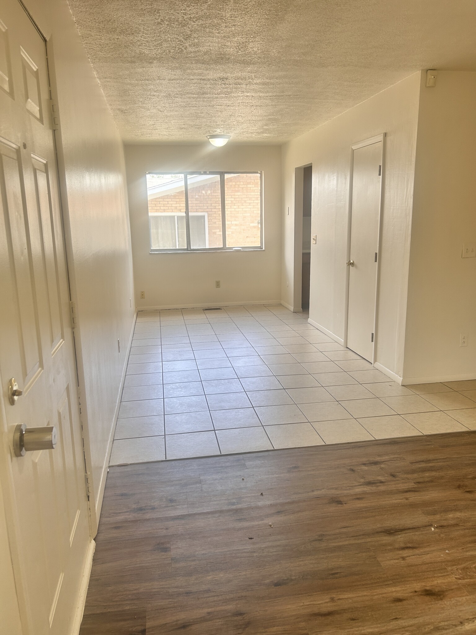 Eat-In Kitchen / Family Room - 4336 Fair Oaks Rd