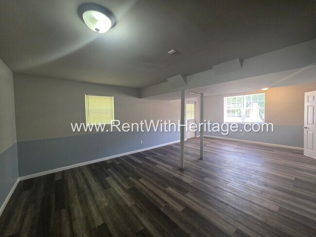 Building Photo - 7016 Skyline Dr