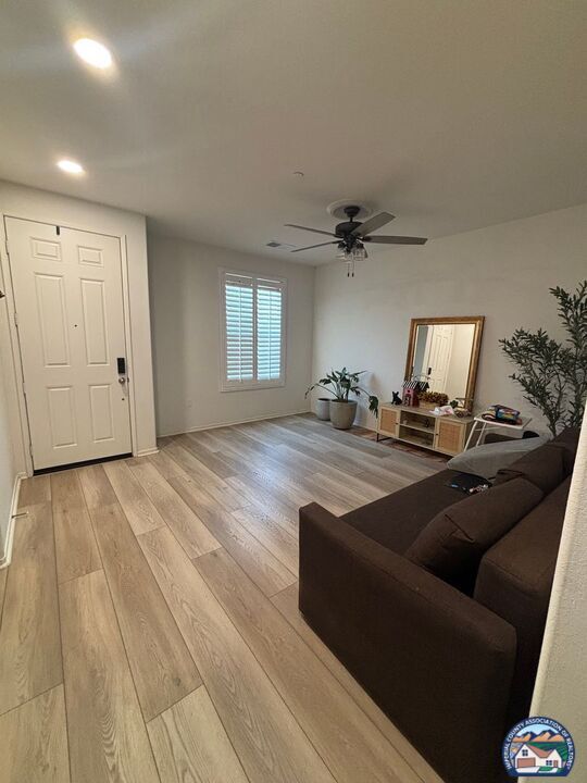 Building Photo - 2512 Vista Del Mar Ln