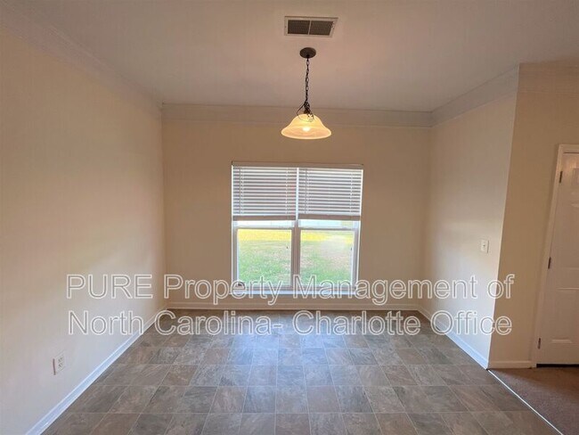 Building Photo - 4803 Sunburst Ln