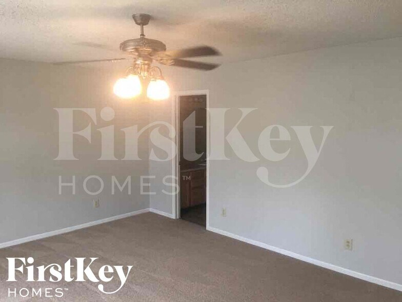 Building Photo - 5702 N Jefferson Dr