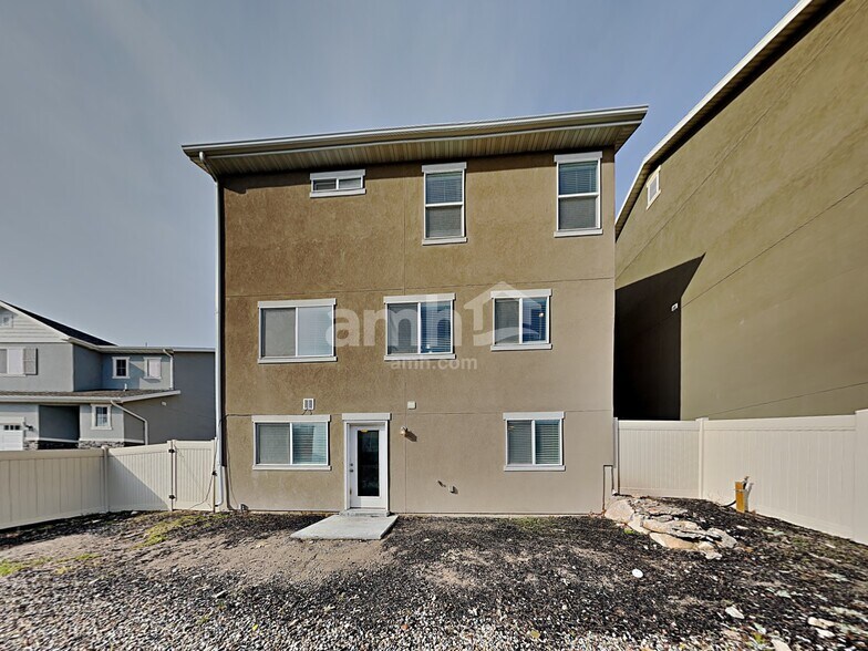 Building Photo - 317 W Willow Creek Dr