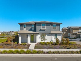 Building Photo - 2476 Laramie Cir