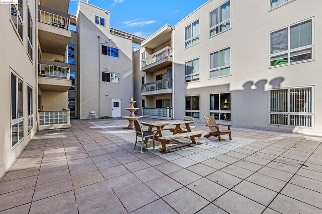 Building Photo - 66 Fairmount Ave