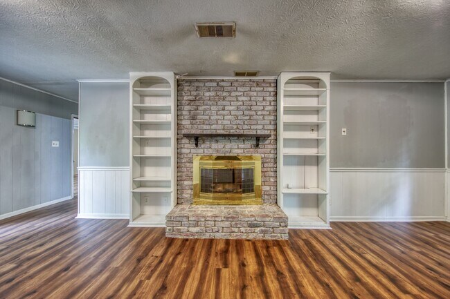 Building Photo - 105 Newton Ln