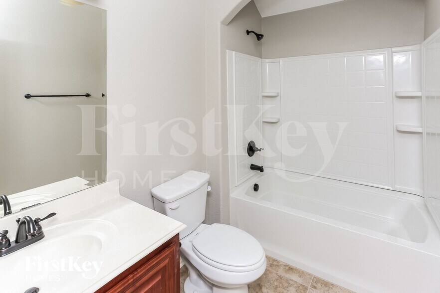 Building Photo - 921 Lucetta St