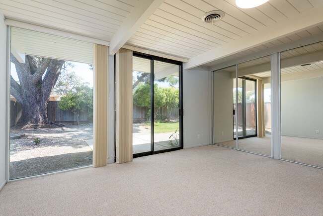 Building Photo - San Mateo Highlands Eichler Mid-Century 3/...