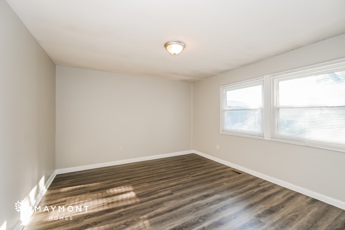 Building Photo - 9687 Cedarhurst Dr