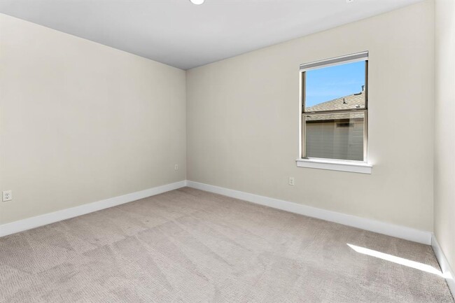 Building Photo - 8901 Chrysler Bend