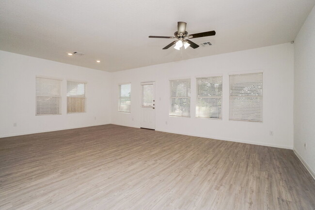 Building Photo - 15115 Nettleton Ml