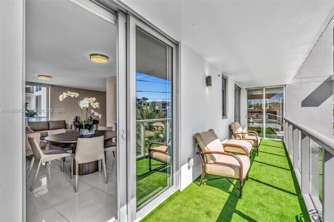 Building Photo - 9901 E Bay Harbor Dr