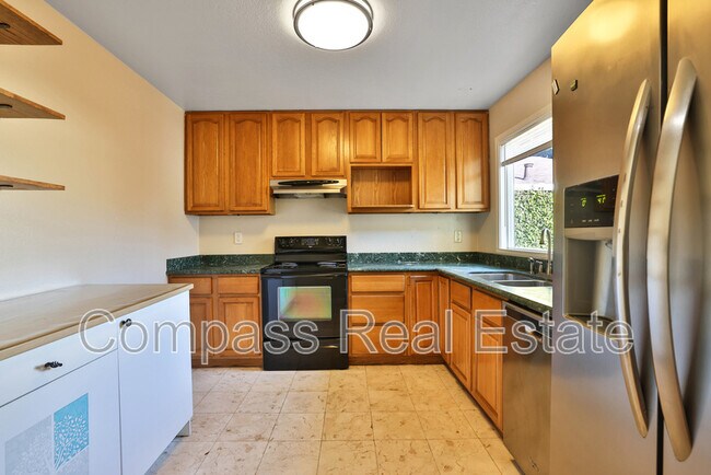 Building Photo - 31101 Fredi St