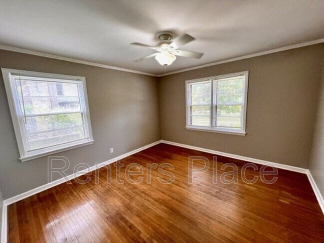 Building Photo - 3315 S Lewis Ave