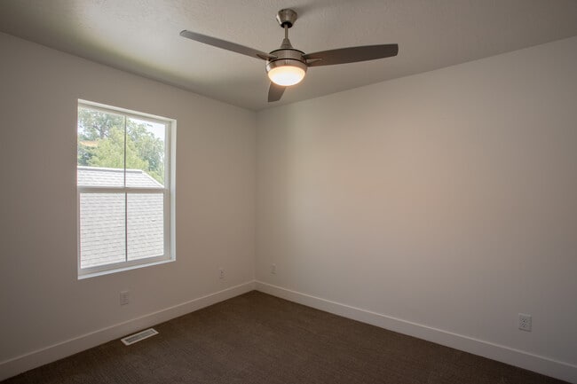Second bedroom with view of downtown skyline. - 361 W Reed Ave