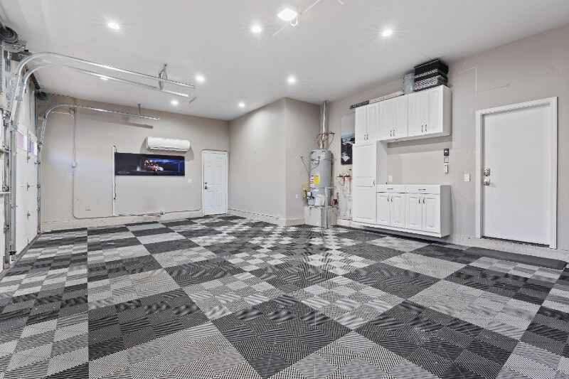 Building Photo - 717 Lexington Cross Dr