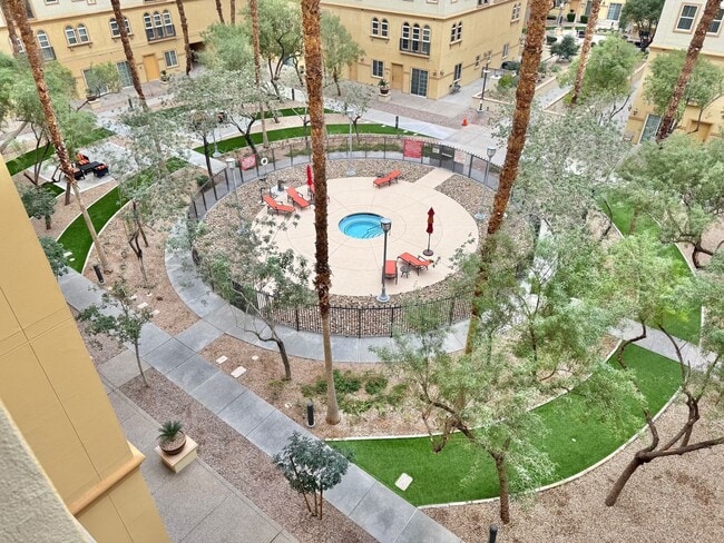 Building Photo - AMAZING ONE BEDROOM CONDO CENTRALLY LOCATED IN THE HEART OF LAS VEGAS