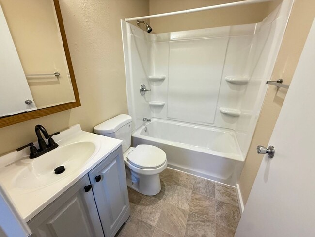 Building Photo - 1608-1610 N Brooklane St