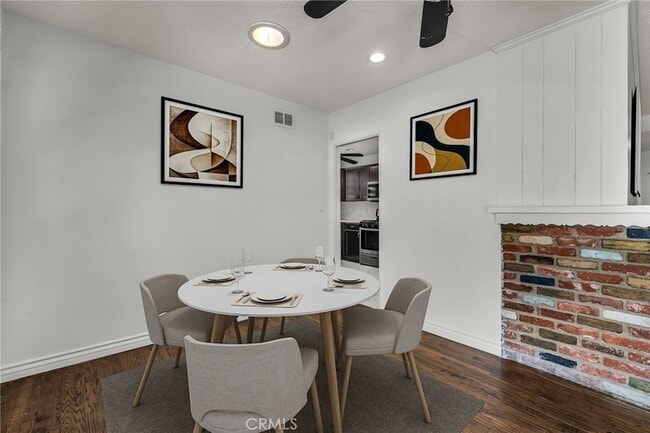 Building Photo - 6139 Tampa Ave