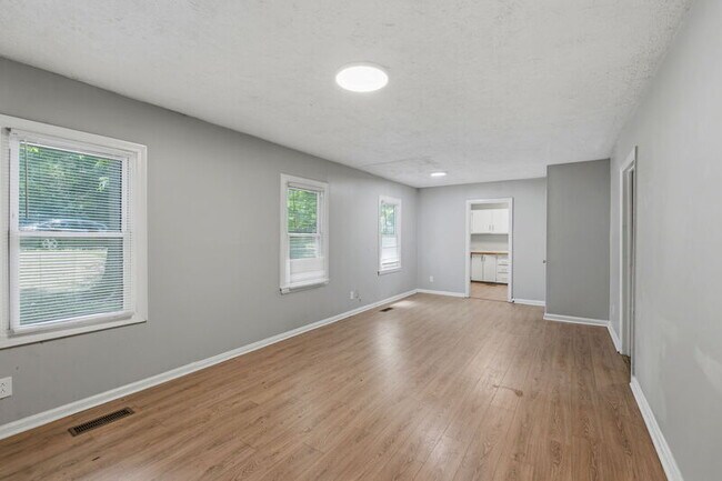 Building Photo - 178 Meador Way SE