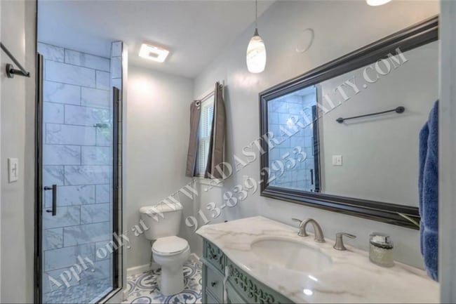 Building Photo - Beautiful 3 Bed 2.5 Bath Raised Ranch in L...