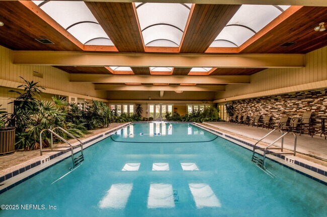 Building Photo - 6561 Mission Ct