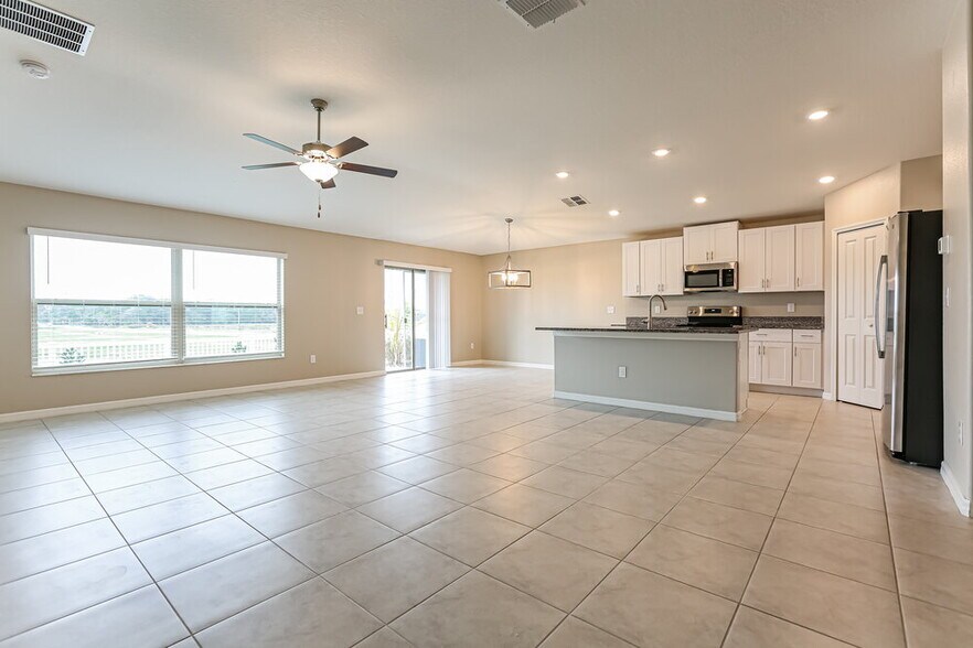 Building Photo - 1411 Golden Glow Dr