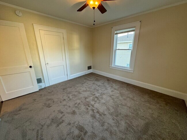 Building Photo - 321 Calef Rd