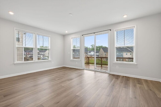 Building Photo - Spacious 3 Bedroom Townhome in Glen Allen - $2,650/mo