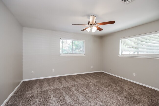 Building Photo - 1702 Corral Dr