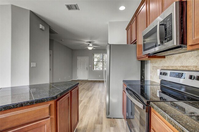 Building Photo - 512 Eberhart Ln