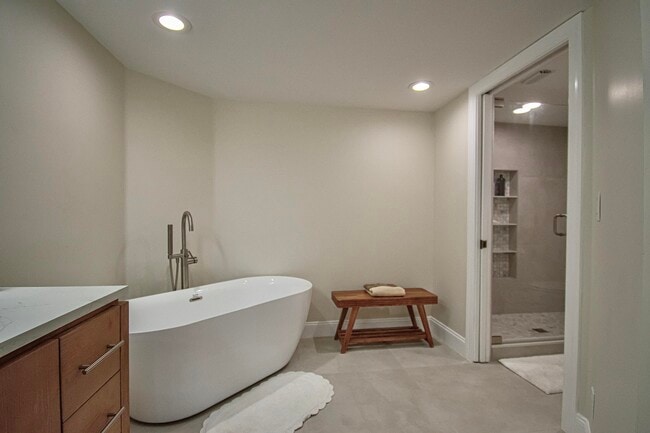 Building Photo - 7248 Clunie Pl