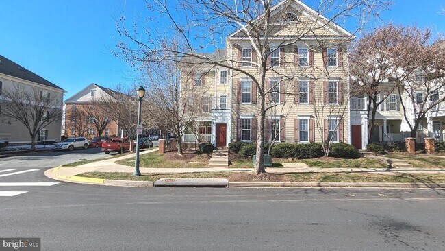Building Photo - 233 King Farm Blvd