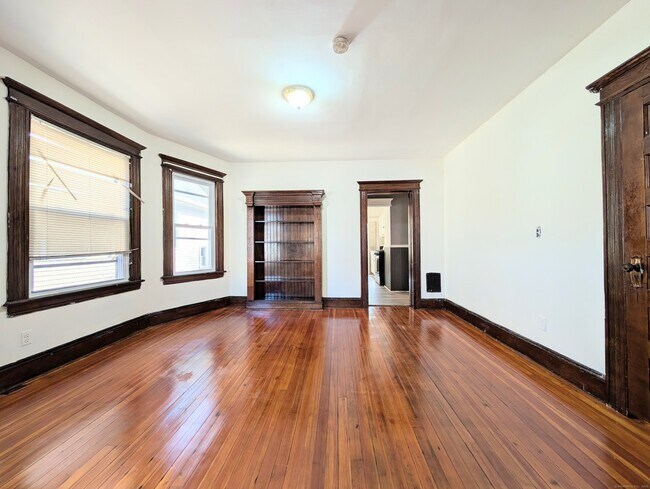 Building Photo - 133 Poplar St