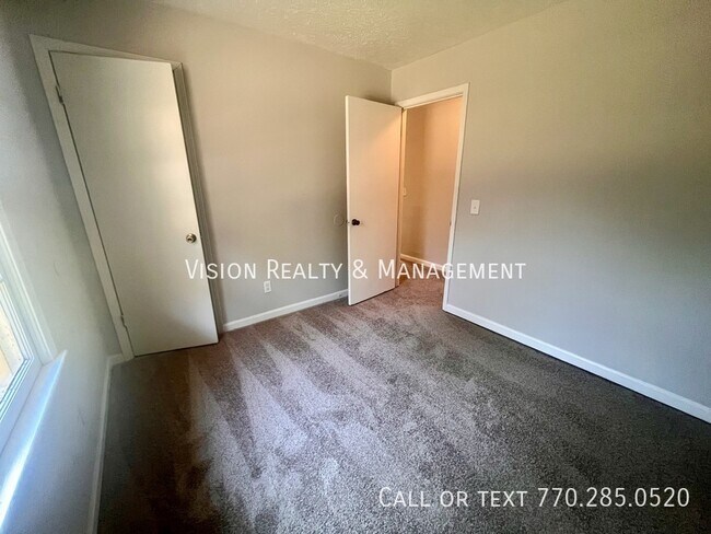 Building Photo - 27 Monroe Rd