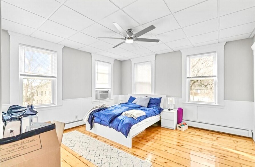 Building Photo - 154 Peirce St