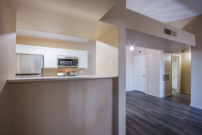 Building Photo - 7885 W Flamingo Rd