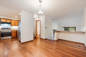 Building Photo - Secluded Lake Oswego Condo at Mountainside...