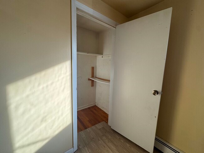 Building Photo - 90 Roosevelt Ave