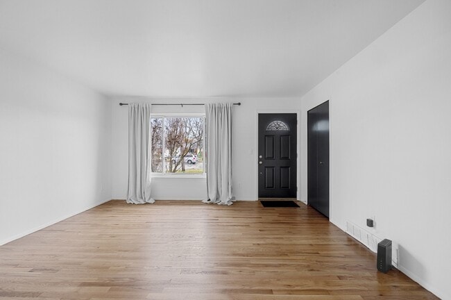 Building Photo - 2243 Common Rd